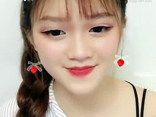 Mysterious Cute Korean Livestream Captivates Uplive Viewers