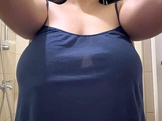 Desi milf shakes massive milky boobs wildly