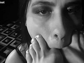 i crave svetlanna's seductive white toenails