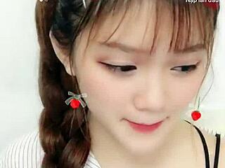 Mysterious Cute Korean Livestream Captivates Uplive Viewers