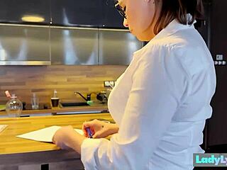 oh baby be a good boy and jerk off to my juicy shaved pussy