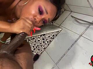 Thick chocolate babe deepthroats in shower