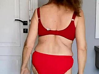 close up of hot mature shaved pussy