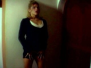 mikobu giovanna valcarcel in baño de damas 2003