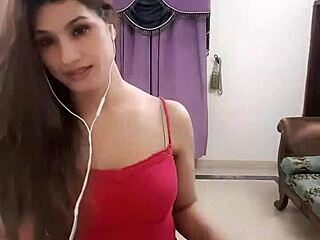 desi arab slut fingering her wet pussy on cam now?