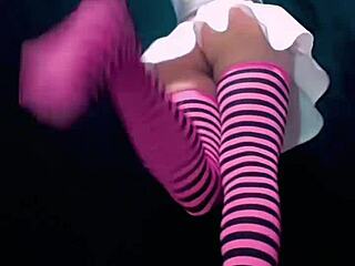 bonneyuwu pees in bottle playfully