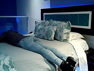 Boss's Big Cock Fills Me in Motel Anal Cuckold