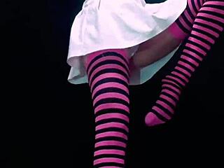 bonneyuwu pees in bottle playfully