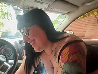 Mamiimaldii mams in car windows down publicly