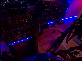 portland pawg babe bends over rides bubble butt creampie doggystyle