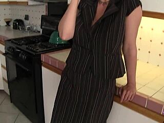 June Summers: babe sabrina, kiss my pussy in stockings now