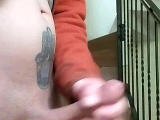 I JERK OFF in garage while neighbor chats nearby