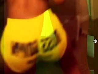 Ebony babe's leggings ass jiggles softer than waterbed on bed