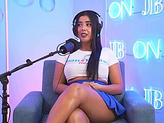 lina henao milf squirts fucking stranger hard