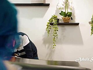 worship jewelz blu's pierced pink shaved pussy with pierce paris