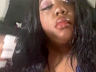 Hey guys, ava knightly's clapping that big ebony ass with buttplug vibes on 🎶🍑💦