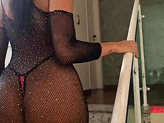 i ditched boyfriend to suck roommate's juicy pussy