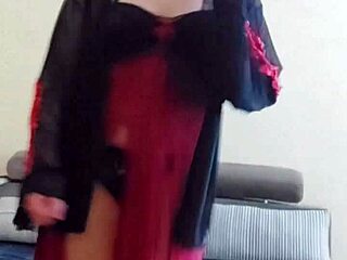 Arab shemale shakes juicy ass seductively dancing