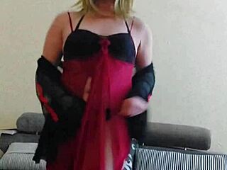 Arab shemale shakes juicy ass seductively dancing