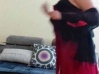 Arab shemale shakes juicy ass seductively dancing