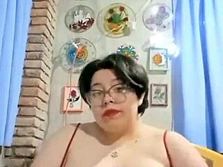 Marysubmissive's Curvy Latina Solo Tease Revealed