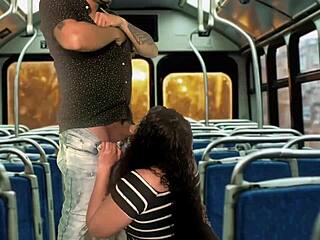 follando duro en bus publico con mi puta... que rico!