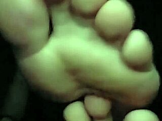 post-workout toes tease into sexy foot fetish fingering session