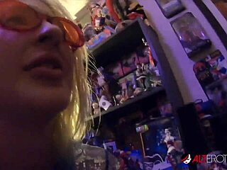 quarantine masturbation with tattooed leya falcon squirting