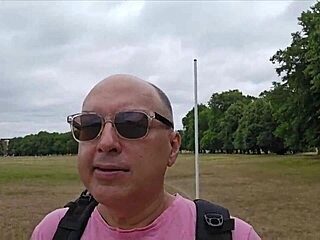 Wanna hit Clapham Common cruising trails for outdoor public toilet action?