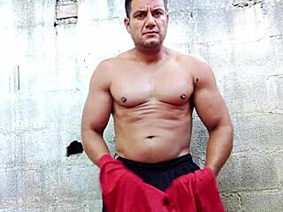 I can't resist yuri gaúcho's brazilian bear handjob cum explosion