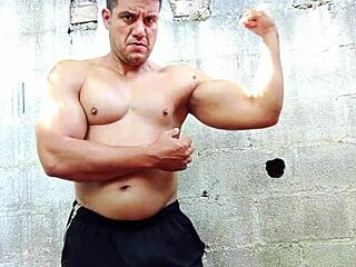 I can't resist yuri gaúcho's brazilian bear handjob cum explosion