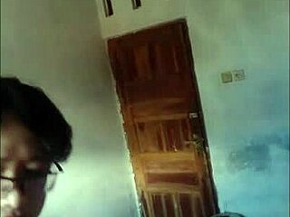 watch this amateur shemale in black bra stockings cum hard on handkerchief with dildo.