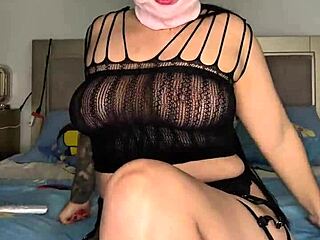 masked latina babe pounds pussy solo