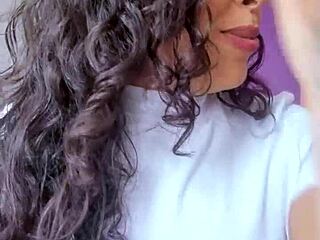 brazilian brunette espuletinha begs natural tits cum load