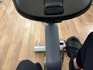 gym beauty joins me for steamy bathroom sex