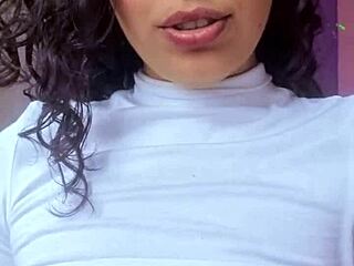 brazilian brunette espuletinha begs natural tits cum load