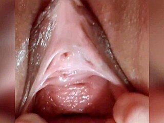 Hey watch this mature milf's huge pussy gape from extreme finger stretching! 😲🍑✊