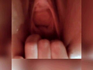 Hey watch this mature milf's huge pussy gape from extreme finger stretching! 😲🍑✊