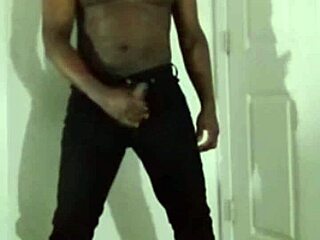 Cum Worship This Romantic Jeans Babe For Free Tonight!