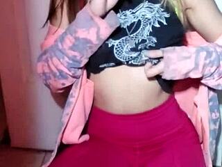 Bonneyuwu, why so pretty with 3 25 lollipops teasing your lips?