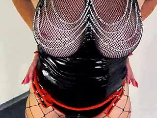 i need big black strapon pegging my tight hole now