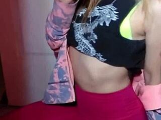 Bonneyuwu, why so pretty with 3 25 lollipops teasing your lips?