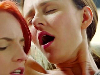 Leile smith licks kisses fingers kira zen's pussy passionately!