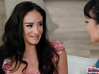 Sheena Ryder's Steamy Pickup Turns into Lesbian Tribbing