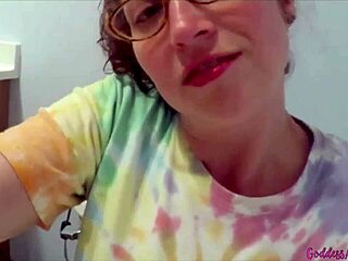 worship this dripping pissy shaved pussy now