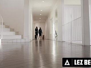 flight attendants gizelle blanco scarlett alexis scissor wildly between flights