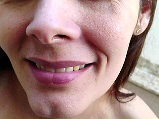 ajoelhou pra mamar essa pica com vontade puta casada