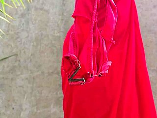 Indian MILF in saree cleans boss's monster cock with hard 69 suck n juicy fuck!