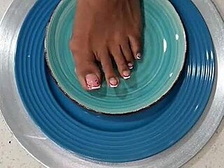 bone appétit on these sexy black bare feet and toes!