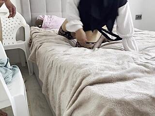 come fuck my wet pussy right after my steamy shower